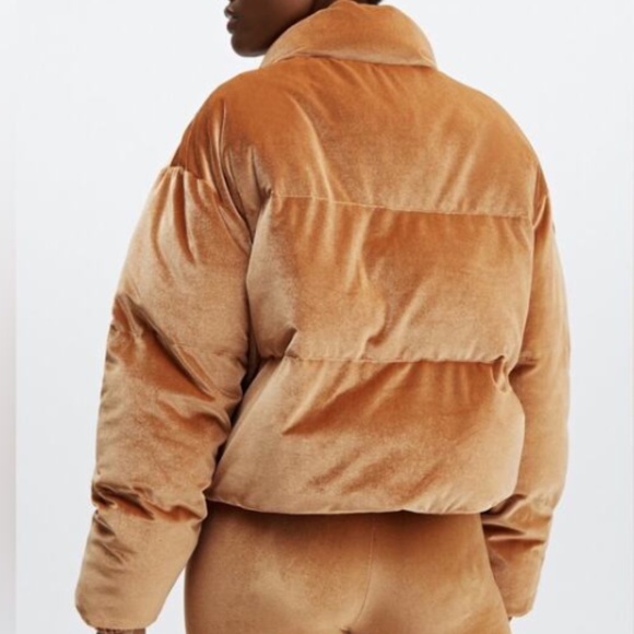 Fabletics Wander Velour Cropped Puffer Jacket Size Large - Picture 3 of 15